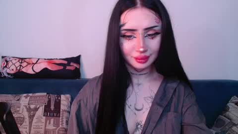 Snapshot of likaasun chatting on 09.10.25 Alisa tattogirl online show from 09.10.25