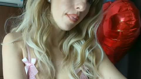 Mia                   Onlyfans link -  online show from 02.18.25