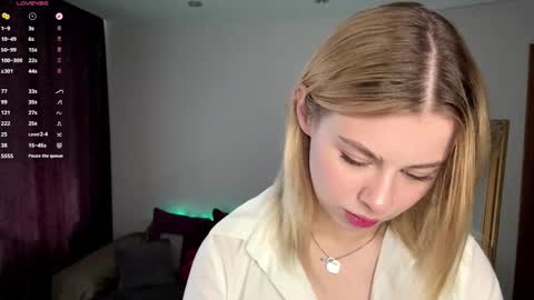 Elisa  online show from 09.19.25