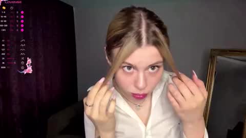 Elisa  online show from 09.25.25