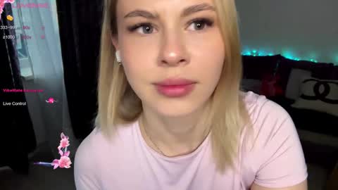 Elisa  online show from 10.08.25