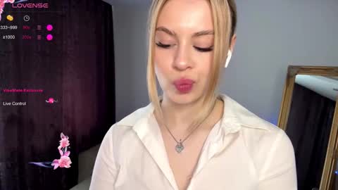 Elisa  online show from 10.09.25