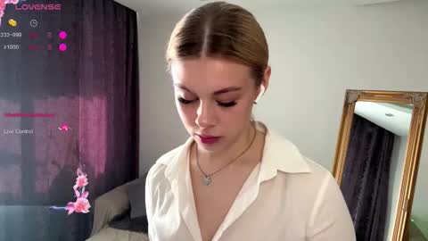 Elisa  online show from 10.10.25