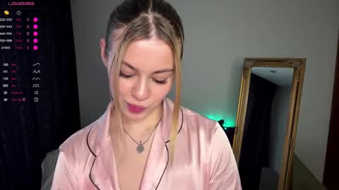 Elisa  online show from 10.26.25