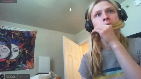 Snapshot of lil_gem chatting on 09.16.25 lil gemmie online show from 09.16.25