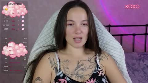 Snapshot of lil_luna_x chatting on 10.05.25 little moon online show from 10.05.25