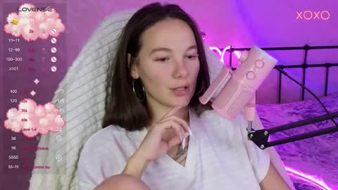 Snapshot of lil_luna_x chatting on 10.11.25 little moon online show from 10.11.25