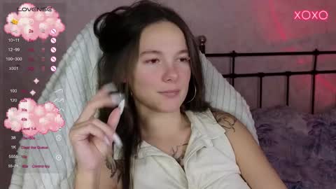 Snapshot of lil_luna_x chatting on 10.14.25 little moon online show from 10.14.25