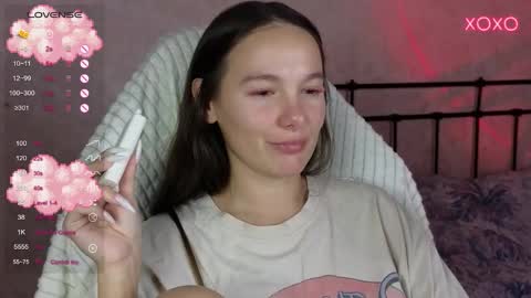 Snapshot of lil_luna_x chatting on 10.17.25 little moon online show from 10.17.25