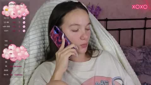 Snapshot of lil_luna_x chatting on 10.23.25 little moon online show from 10.23.25