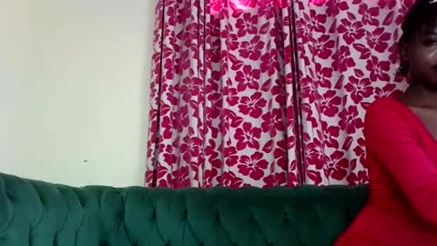 Snapshot of lil_paula chatting on 01.04.25 serenity online show from 01.04.25