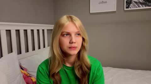 Snapshot of lil_tasty33 chatting on 12.02.25 Emma online show from 12.02.25