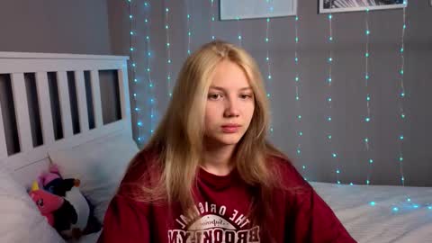 Snapshot of lil_tasty33 chatting on 12.15.25 Emma online show from 12.15.25