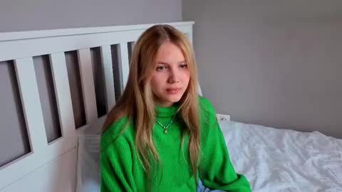 Snapshot of lil_tasty33 chatting on 03.18.26 Emma online show from 03.18.26