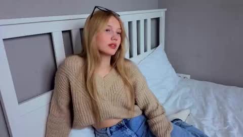 Snapshot of lil_tasty33 chatting on 03.19.26 Emma online show from 03.19.26