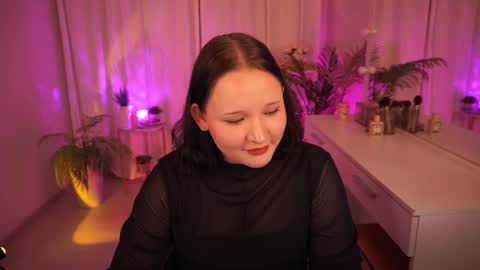 Snapshot of lila_hana chatting on 10.11.25 Lila online show from 10.11.25