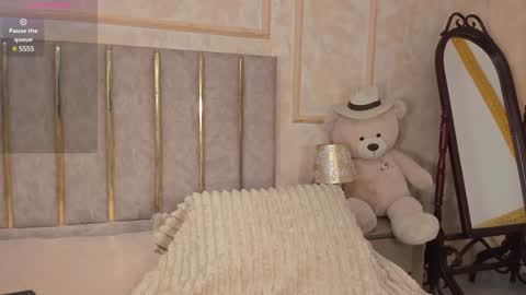 lila bailey  online show from 12.09.24