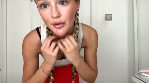 Snapshot of lilaxoxox chatting on 06.26.26 Lila online show from 06.26.26