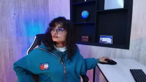 lili_clan online show from 10.01.25