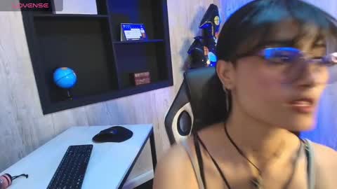 lili_clan online show from 10.20.25