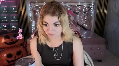 Lili online show from 10.18.25