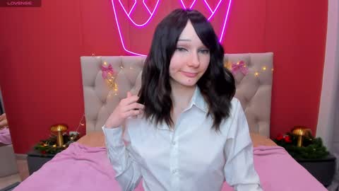Lilli  follow me kiss online show from 12.11.24