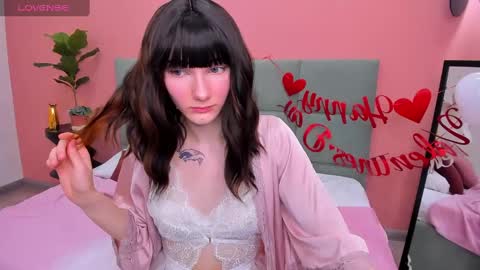 Lilli  follow me kiss online show from 02.14.25