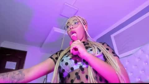 Snapshot of lili_harvey chatting on 10.06.25 Lili online show from 10.06.25