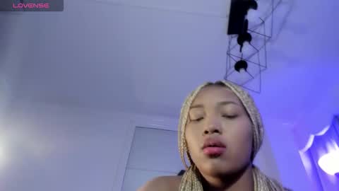 Snapshot of lili_harvey chatting on 10.10.25 Lili online show from 10.10.25