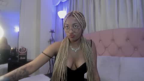 Snapshot of lili_harvey chatting on 10.11.25 Lili online show from 10.11.25