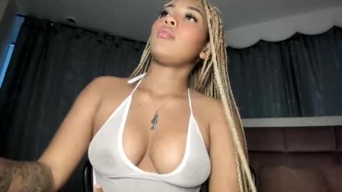 Snapshot of lili_harvey chatting on 10.22.25 Lili online show from 10.22.25