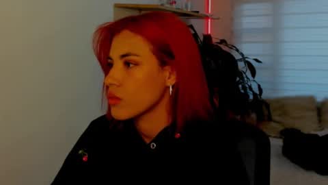 Snapshot of lili_rousee_ chatting on 09.16.25 lilith online show from 09.16.25