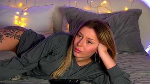 Mia online show from 12.12.24