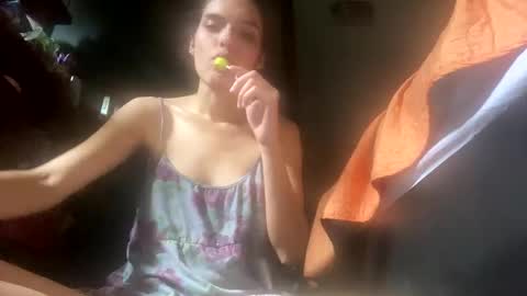 Snapshot of lilian1993 chatting on 09.14.25 lilian1993 online show from 09.14.25