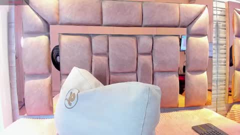 LILIAN  online show from 09.30.25