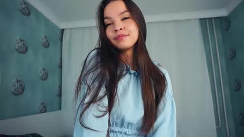 Snapshot of lilianapippens chatting on 11.29.25 sunny Melissa online show from 11.29.25