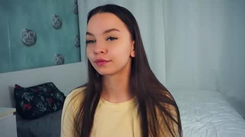 Snapshot of lilianapippens chatting on 11.30.25 sunny Melissa online show from 11.30.25