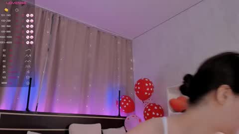 Snapshot of lilianedgars chatting on 03.12.25 Lilian online show from 03.12.25