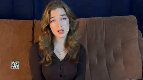 Snapshot of lilianlees chatting on 10.06.25 LilianLees online show from 10.06.25