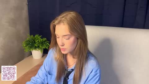 Snapshot of lilianlees chatting on 10.07.25 LilianLees online show from 10.07.25