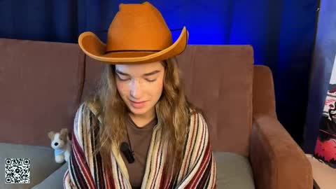 Snapshot of lilianlees chatting on 10.24.25 LilianLees online show from 10.24.25