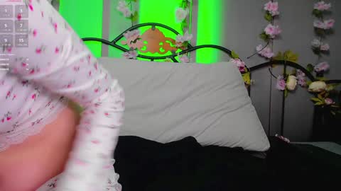 hi guys Im new here Im 18 years oldIve never had sex online show from 01.26.25