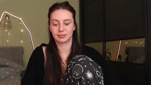 Snapshot of liliatlu chatting on 10.11.25 Lilu online show from 10.11.25