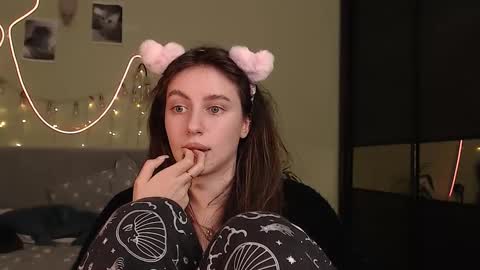 Snapshot of liliatlu chatting on 10.14.25 Lilu online show from 10.14.25