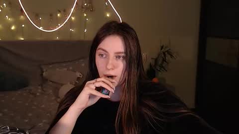 Snapshot of liliatlu chatting on 10.20.25 Lilu online show from 10.20.25