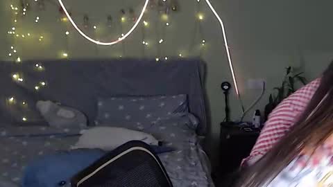 Snapshot of liliatlu chatting on 10.27.25 Lilu online show from 10.27.25