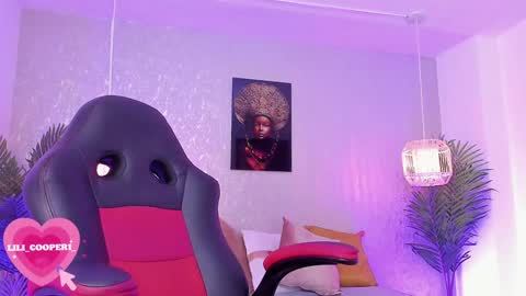 Snapshot of lilicooper_ chatting on 01.06.25 Lili Cooper online show from 01.06.25