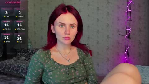 Snapshot of lilie_brown chatting on 10.02.25 Lilie online show from 10.02.25