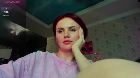 Snapshot of lilie_brown chatting on 10.07.25 Lilie online show from 10.07.25