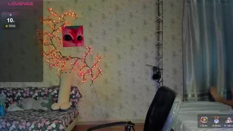 Snapshot of lilie_brown chatting on 10.28.25 Lilie online show from 10.28.25